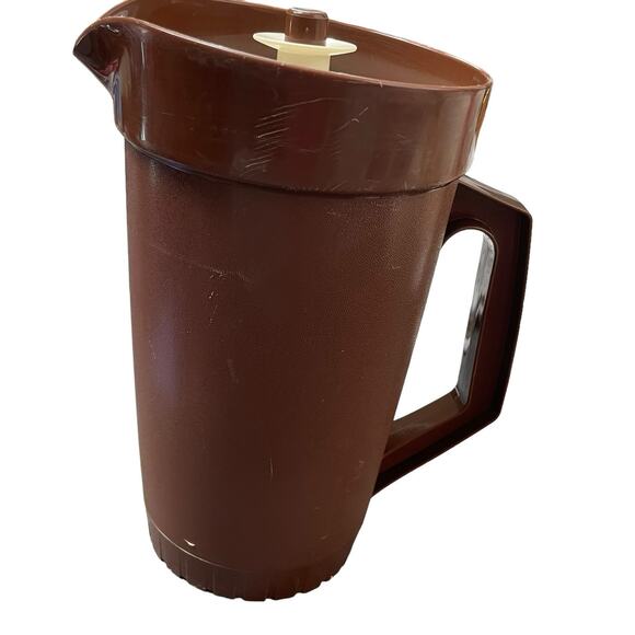Vintage Tupperware 2 Quart Pitcher Push Button Lid Seal Juice Tea Brown 800 802 - Picture 1 of 13